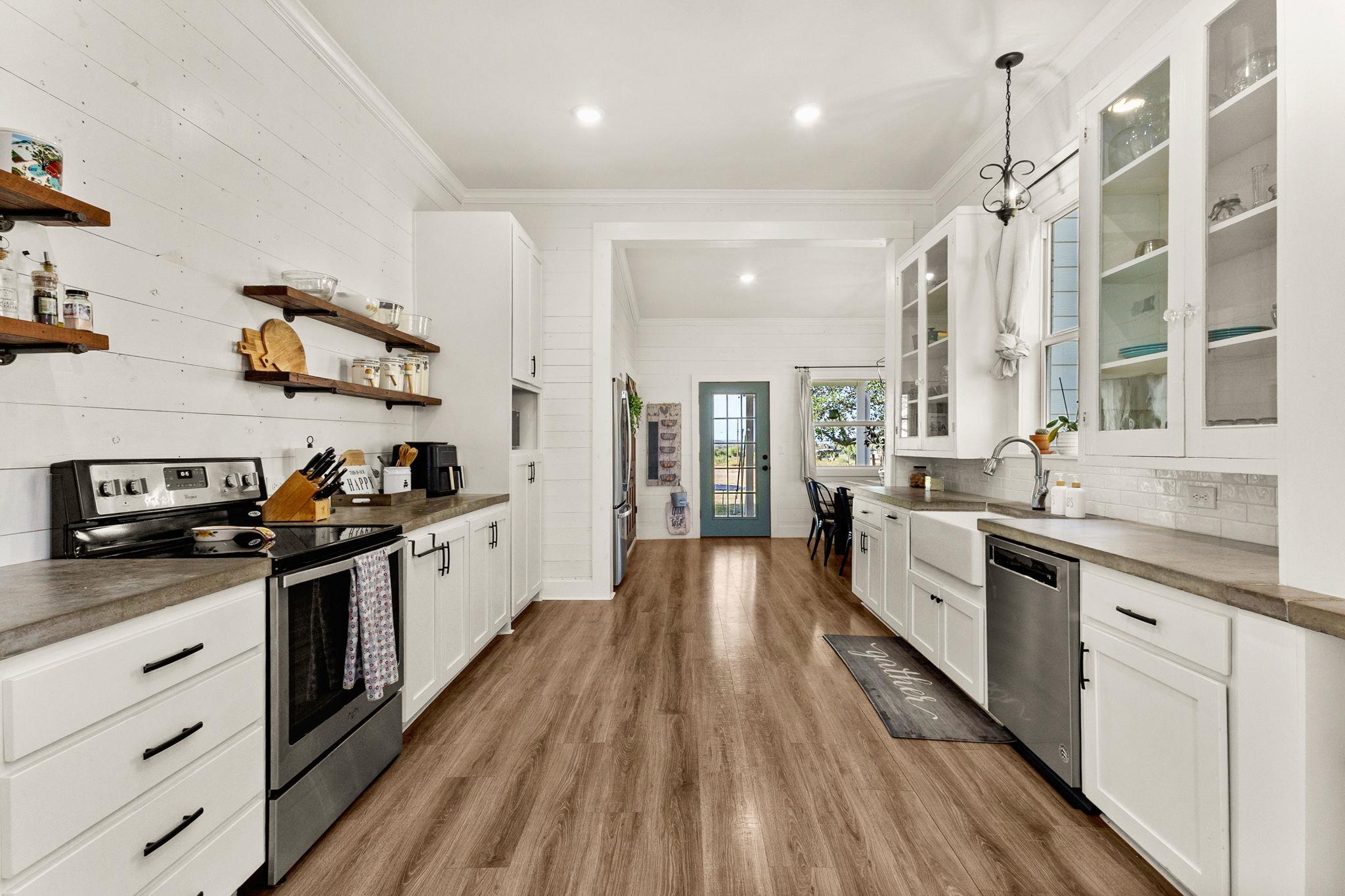 6673 Center Point Rd, San Marcos, TX 78666