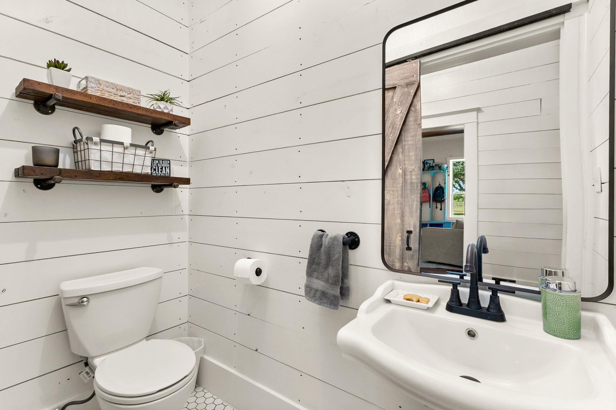 6673 Center Point Rd, San Marcos, TX 78666