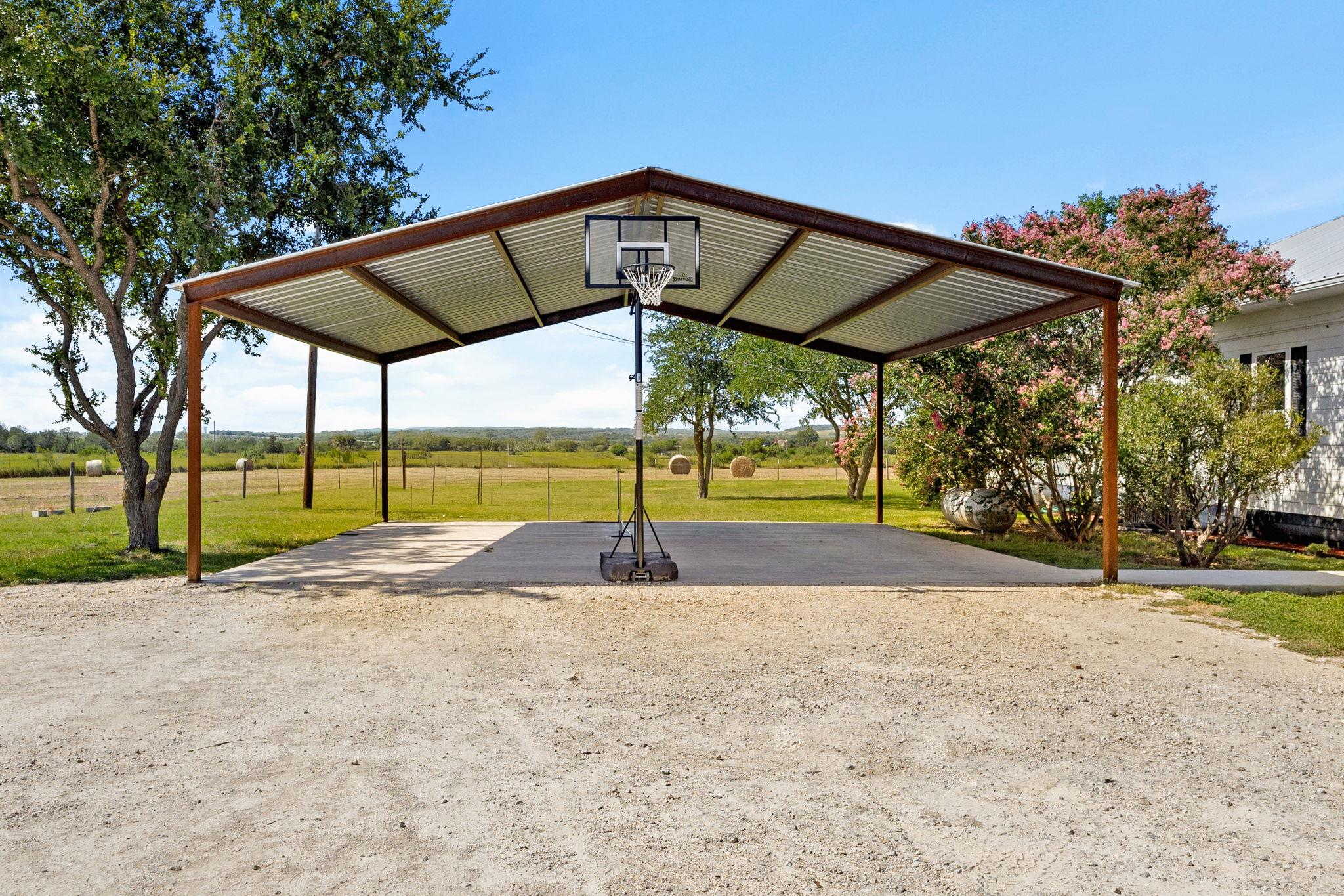 6673 Center Point Rd, San Marcos, TX 78666