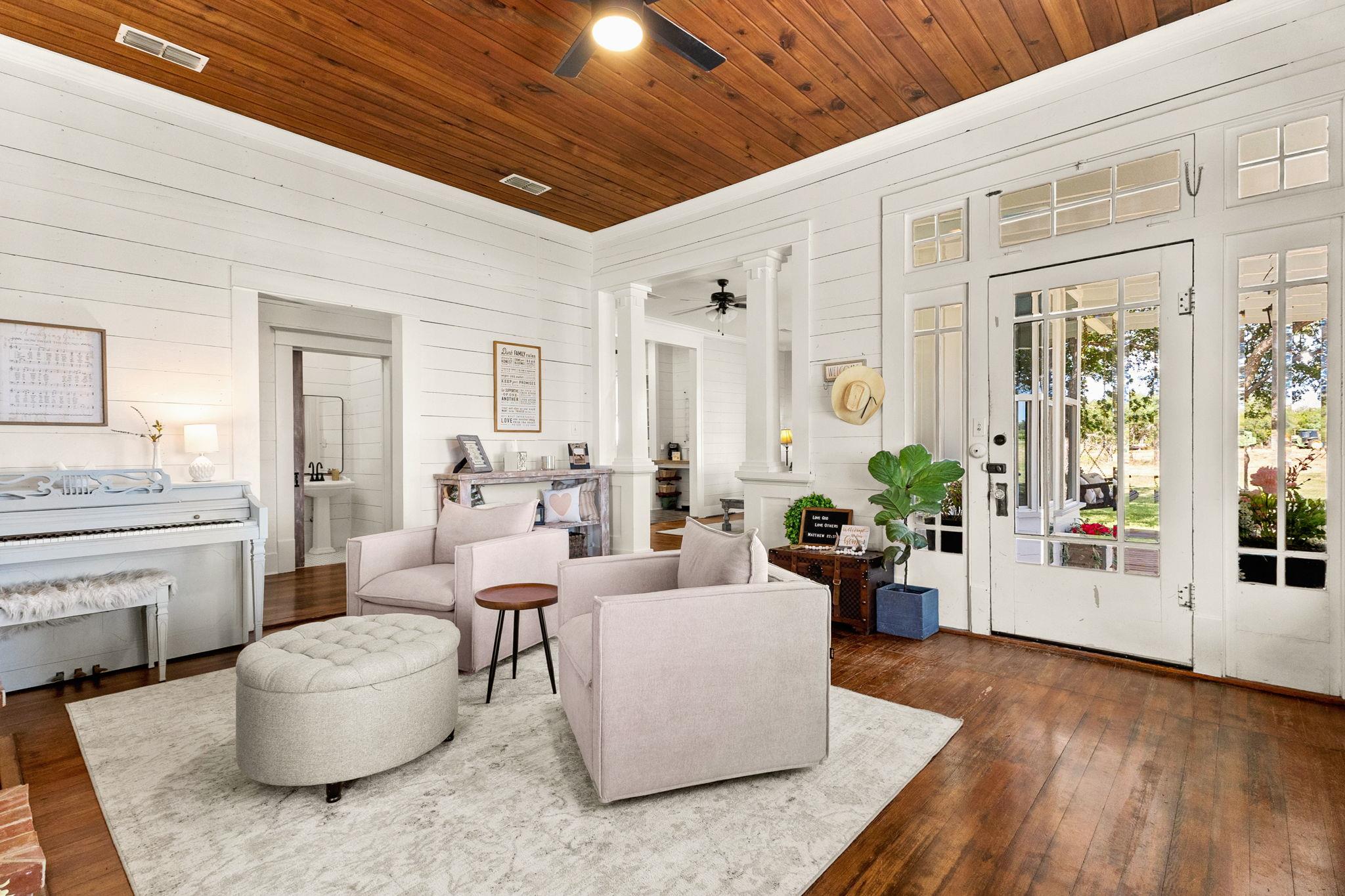 6673 Center Point Rd, San Marcos, TX 78666