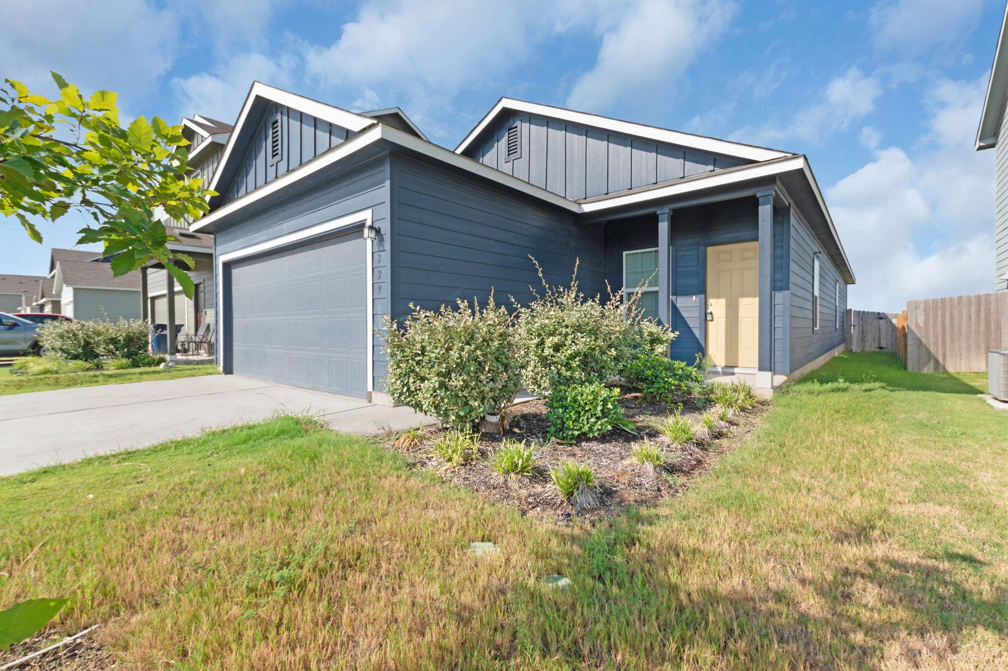 229 Rancho Del Cielo Ln, Jarrell, TX 76537