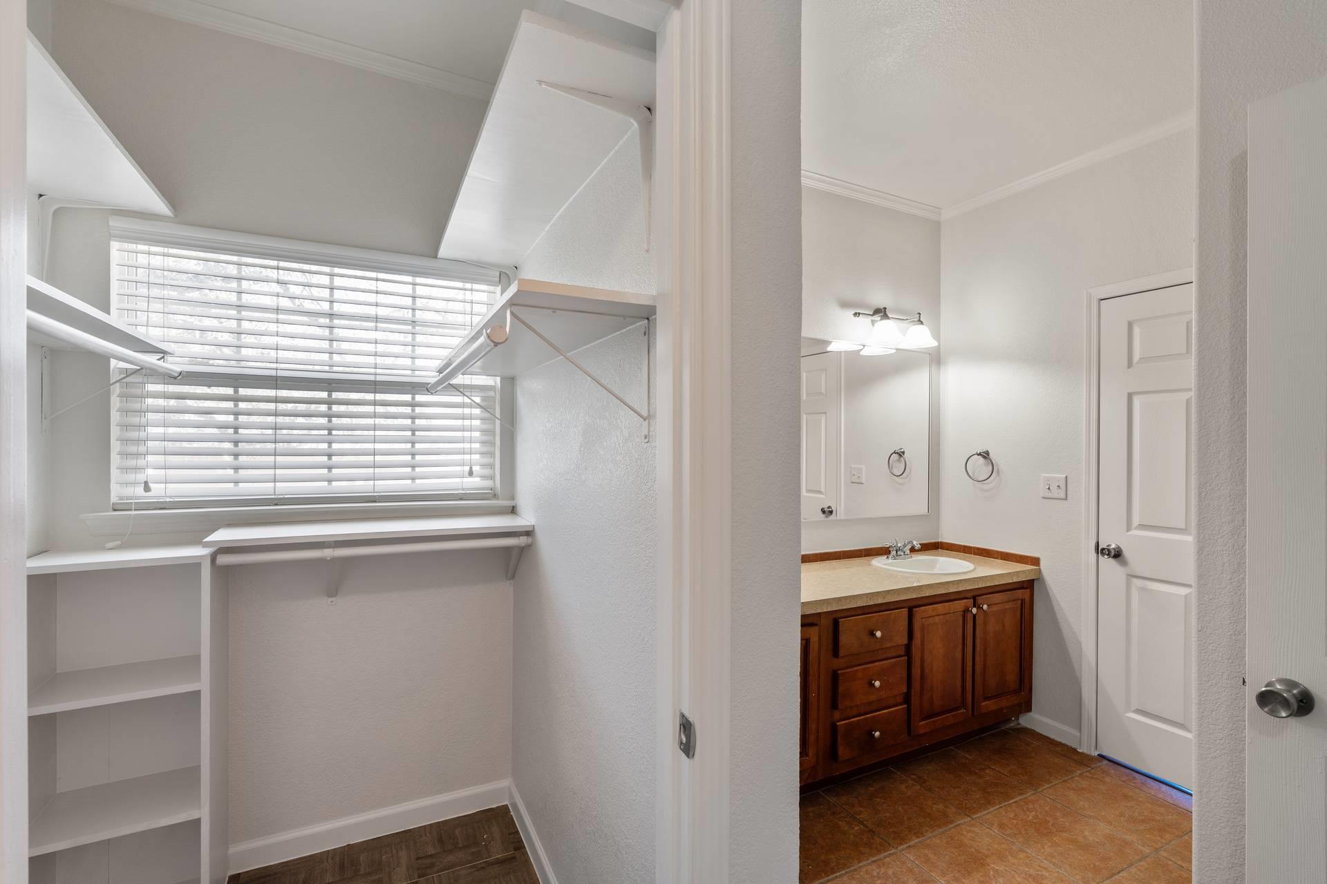 289 Heatherwood Dr, Driftwood, TX 78619