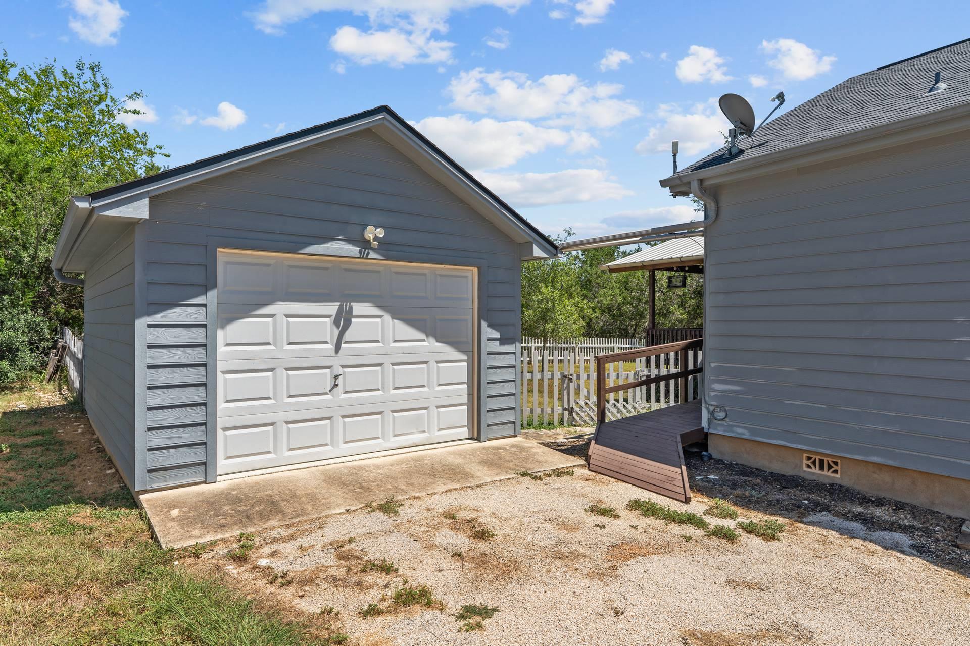 289 Heatherwood Dr, Driftwood, TX 78619