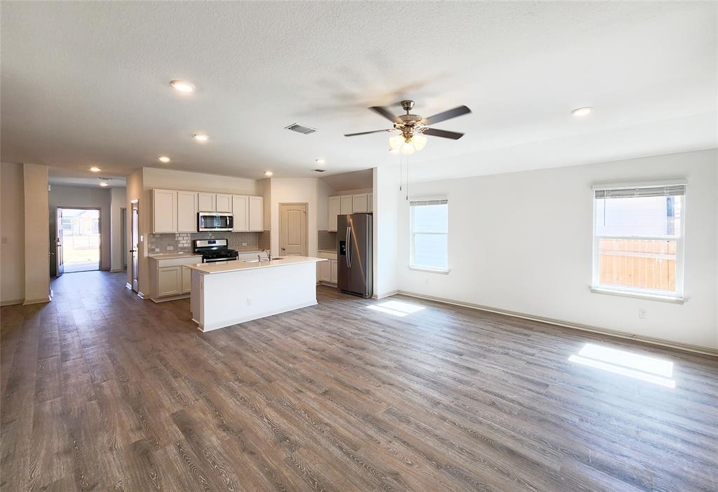 205 Sweetwater Creek Ln, Hutto, TX 78634