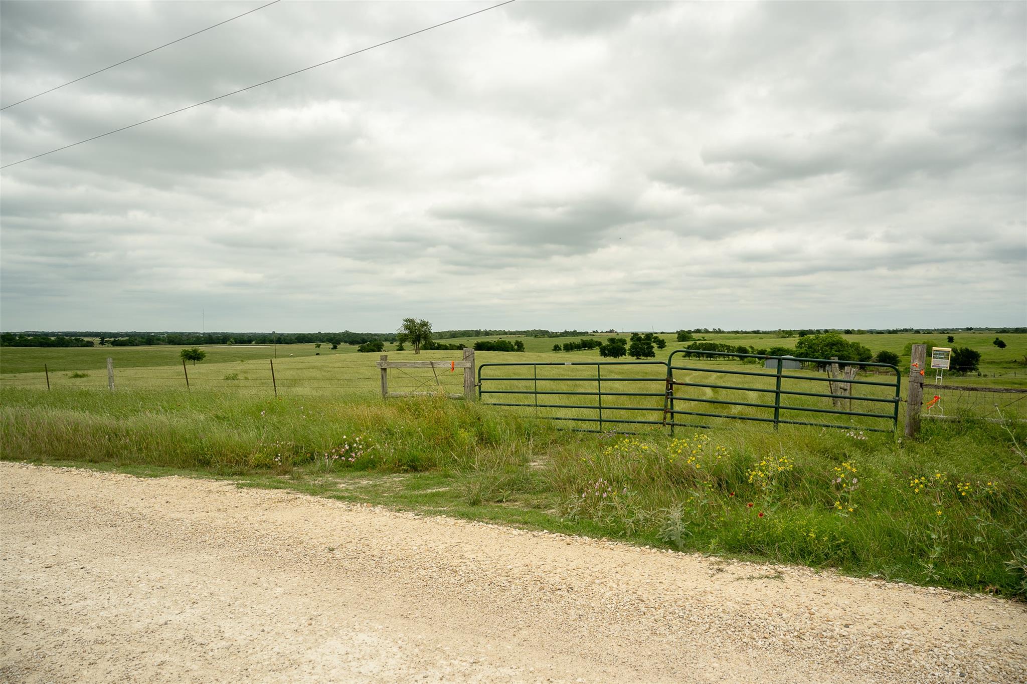 1716 B CR 469, Coupland, TX 78615