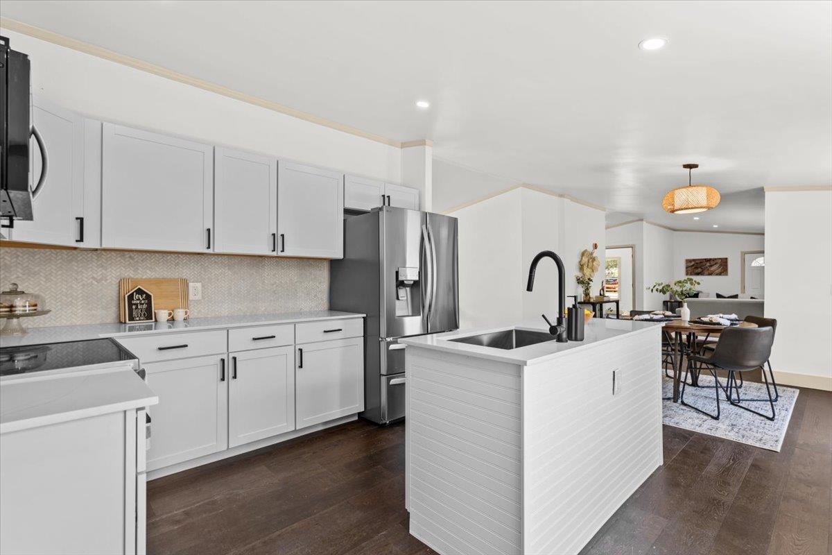 21503 Coyote Trl, Lago Vista, TX 78645