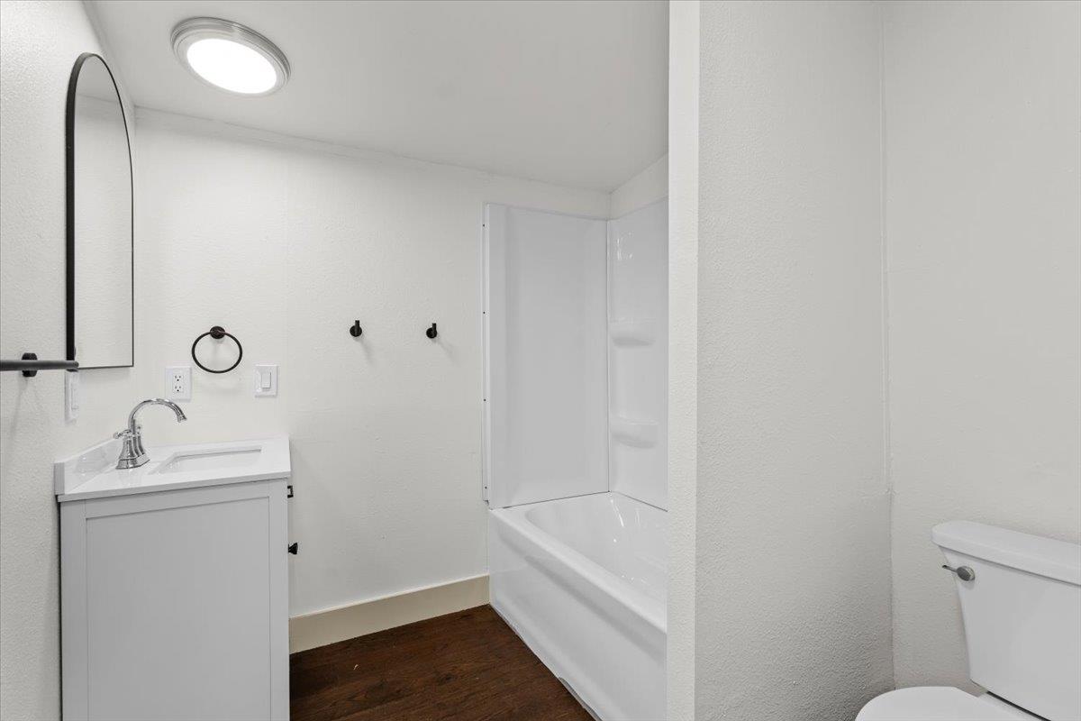 21503 Coyote Trl, Lago Vista, TX 78645