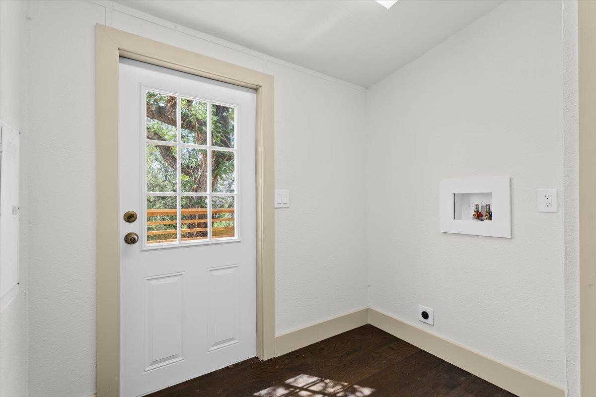 21503 Coyote Trl, Lago Vista, TX 78645