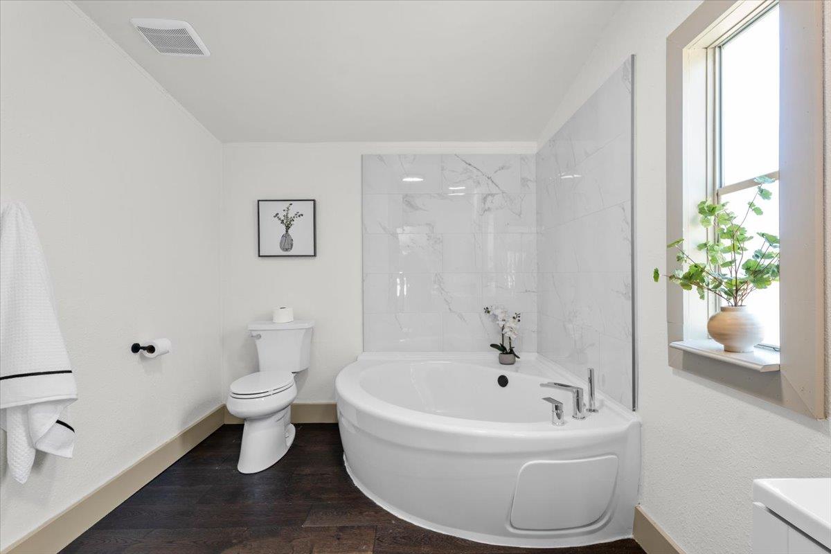 21503 Coyote Trl, Lago Vista, TX 78645