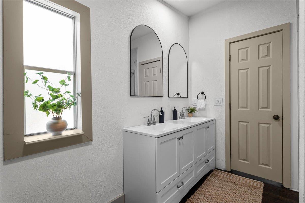 21503 Coyote Trl, Lago Vista, TX 78645