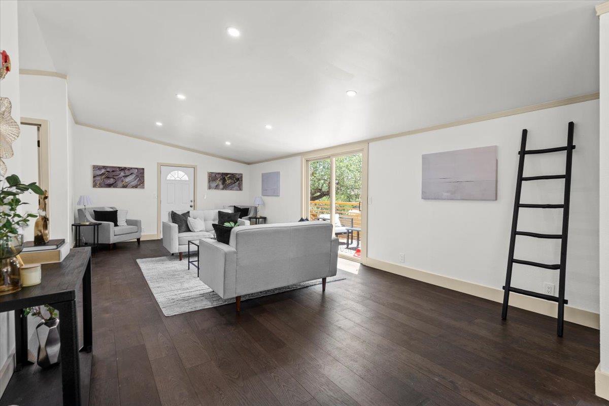 21503 Coyote Trl, Lago Vista, TX 78645