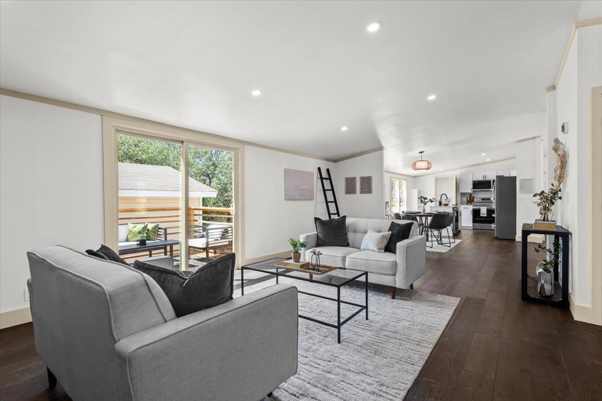 21503 Coyote Trl, Lago Vista, TX 78645