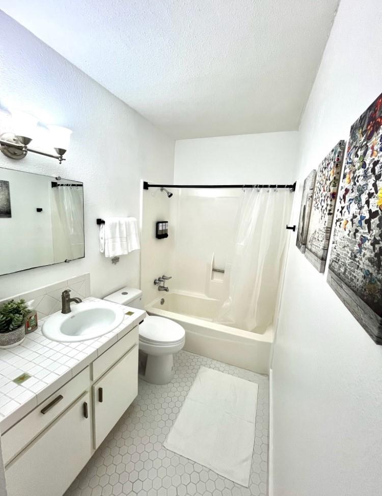 2302 E Side Dr # 30, Austin, TX 78704