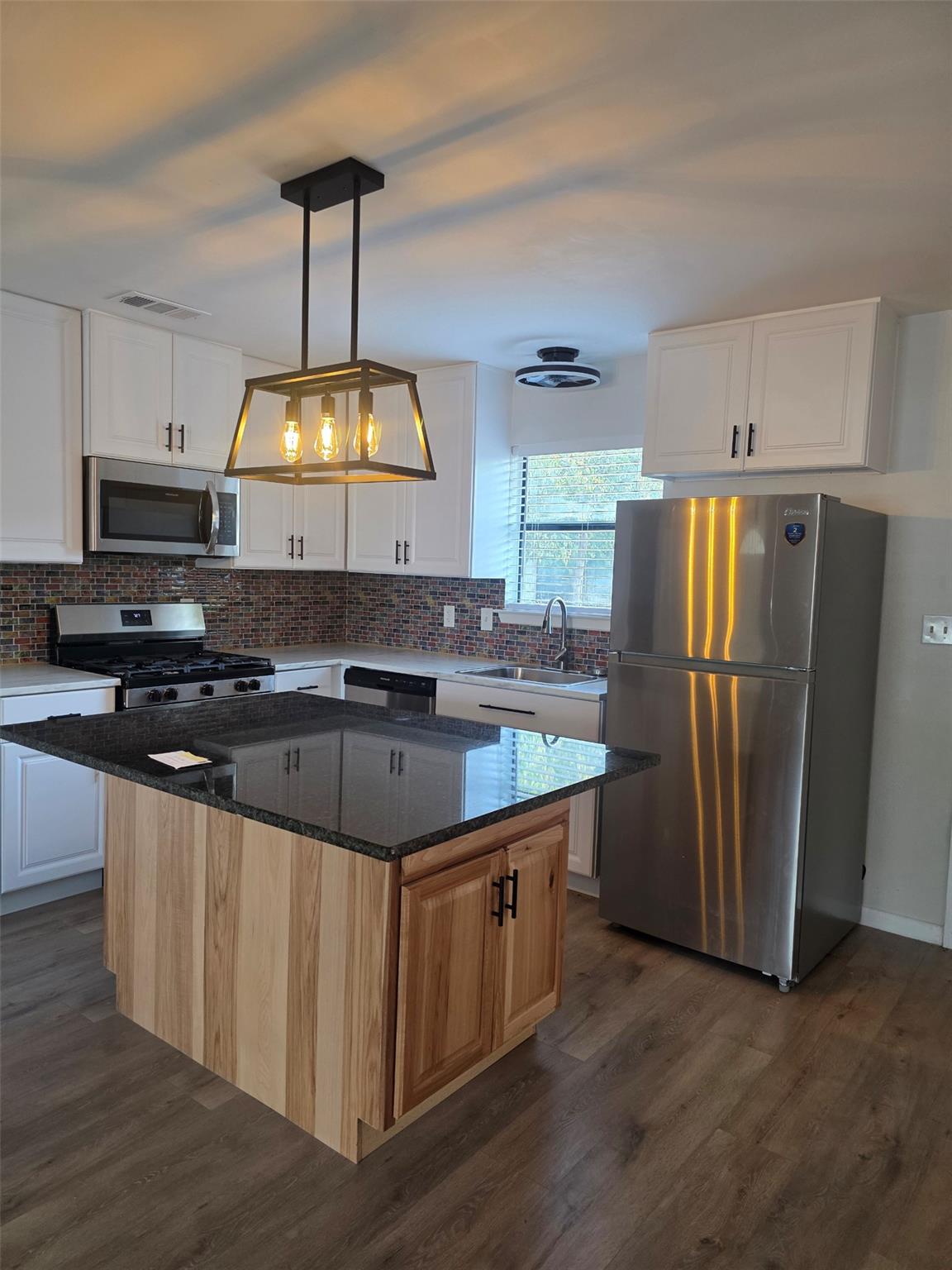 806 W 8th St, Georgetown, TX 78626