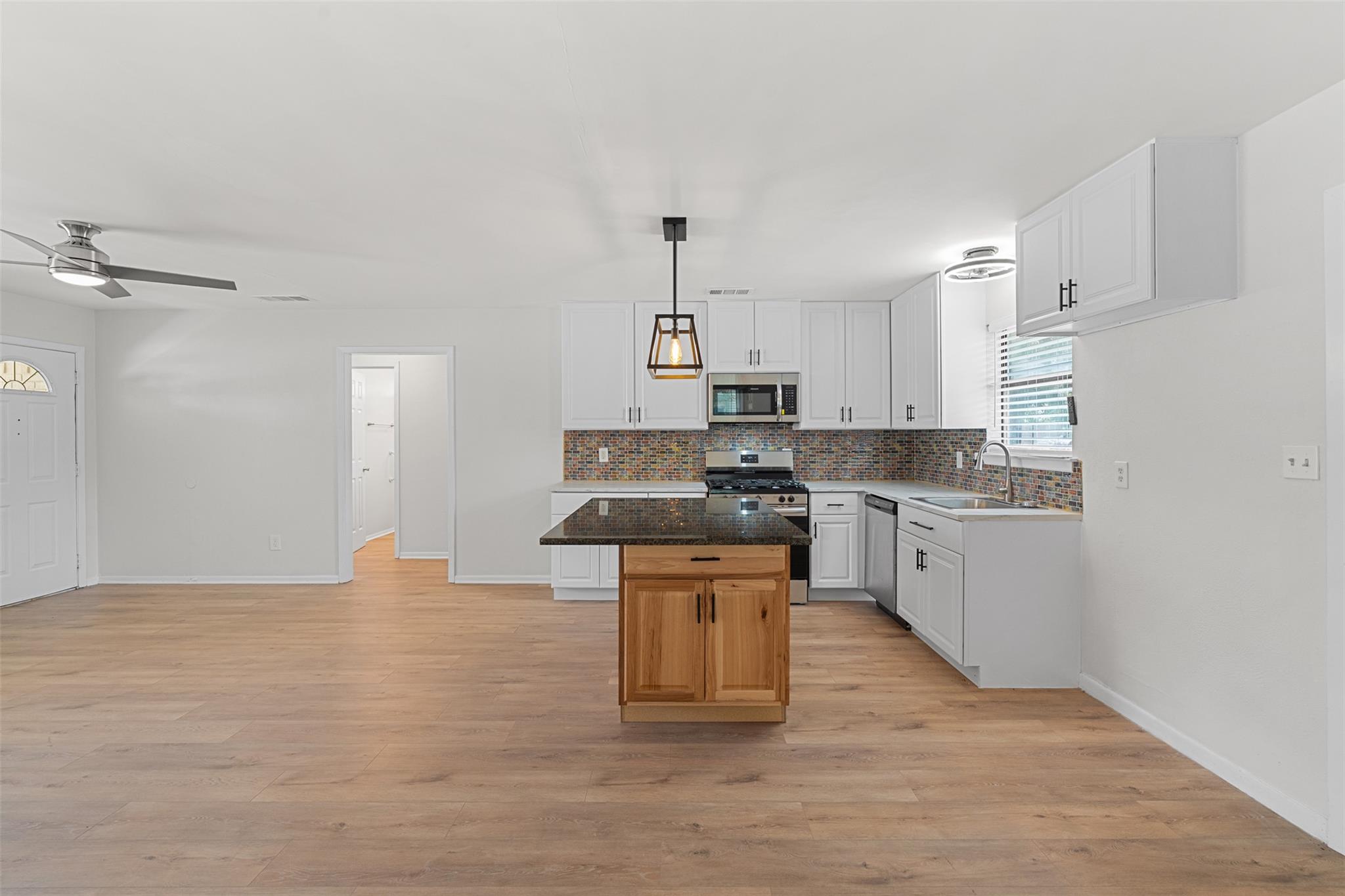 806 W 8th St, Georgetown, TX 78626