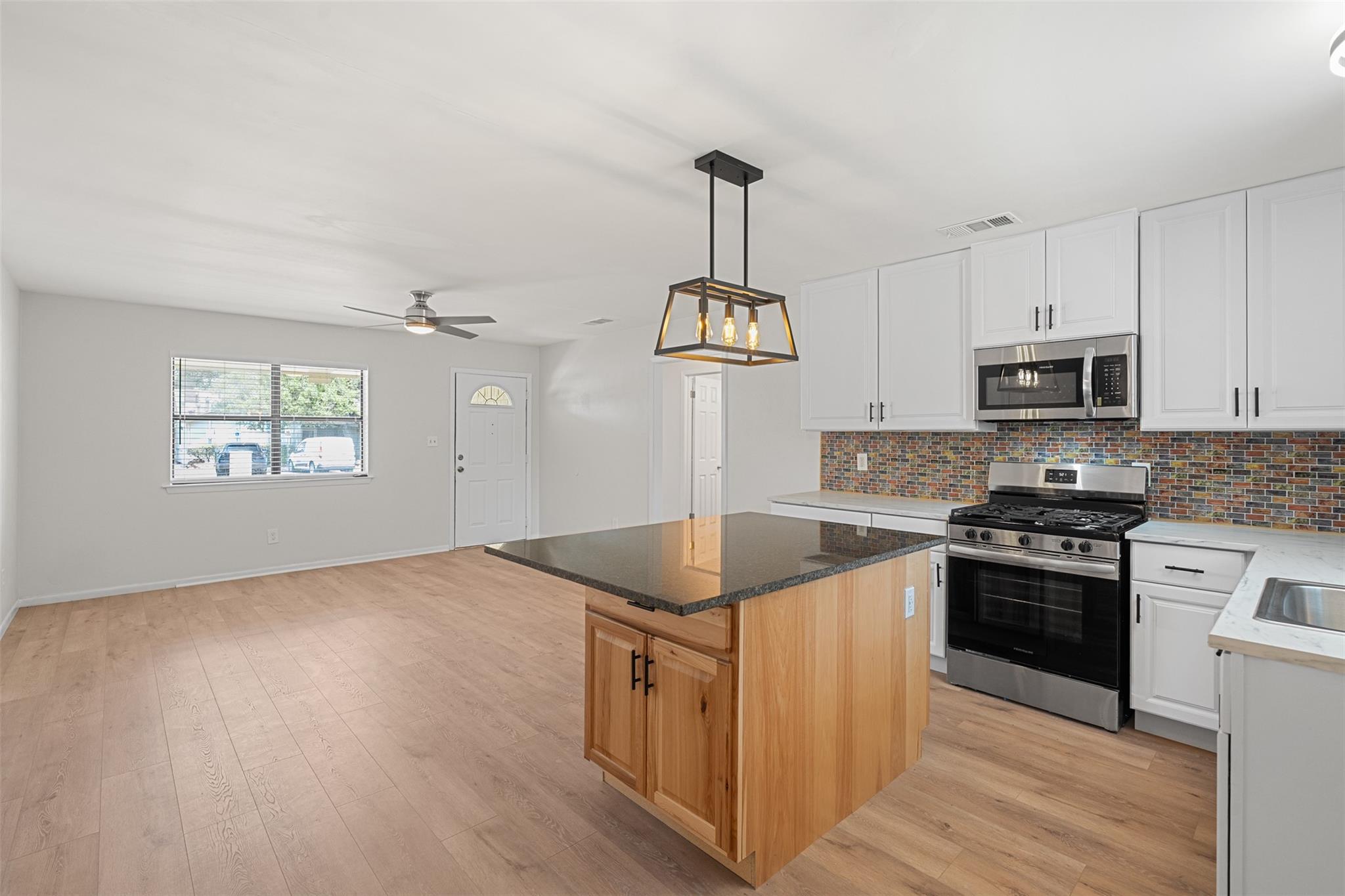 806 W 8th St, Georgetown, TX 78626