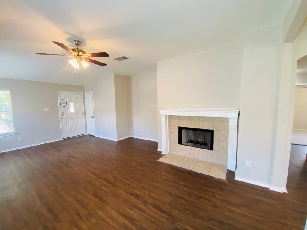 124 Easy St, Hutto, TX 78634