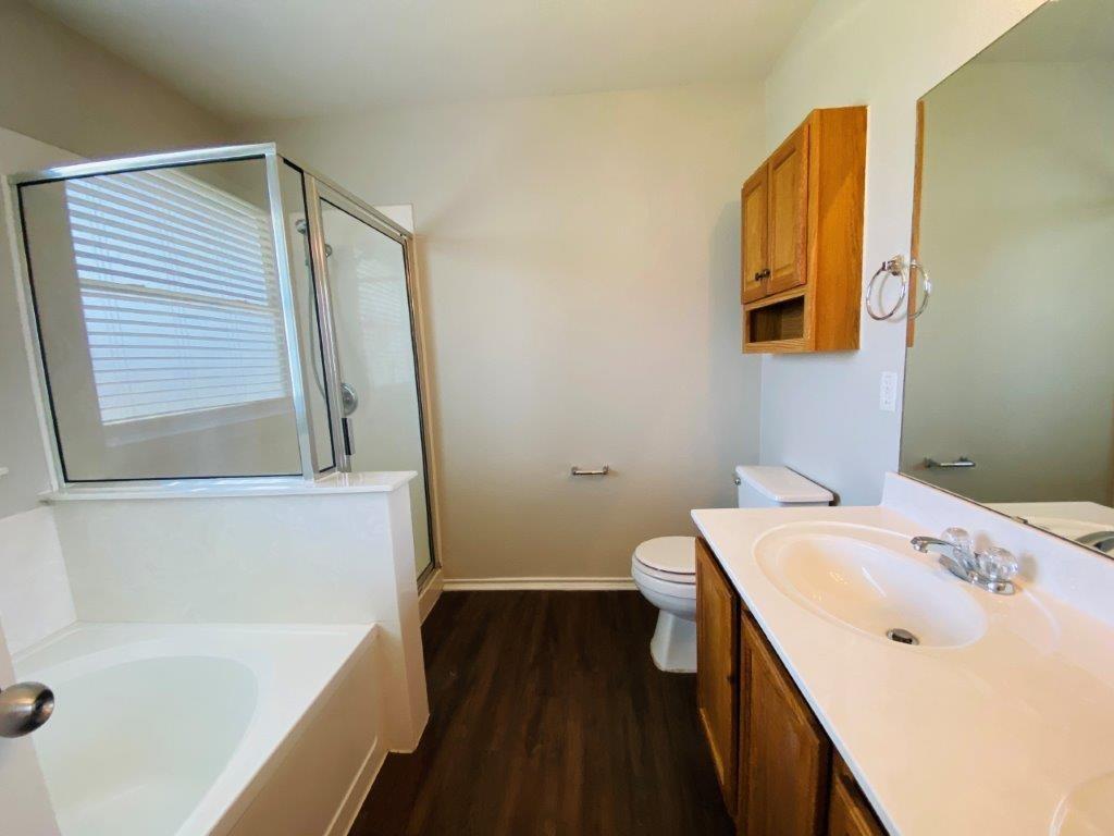 124 Easy St, Hutto, TX 78634