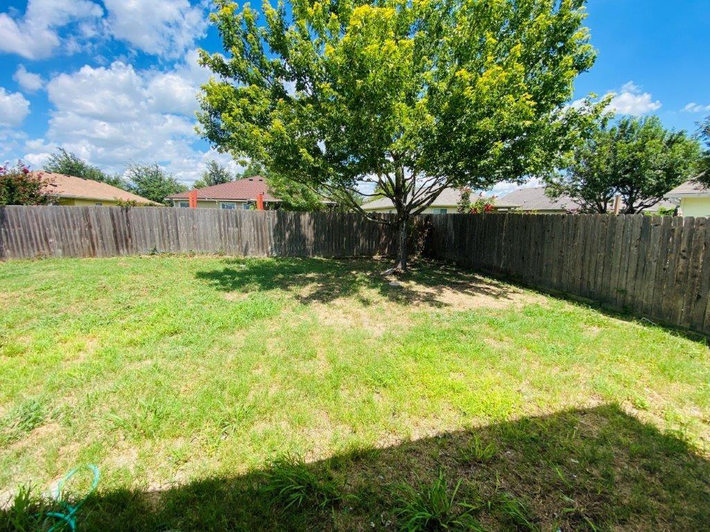 124 Easy St, Hutto, TX 78634