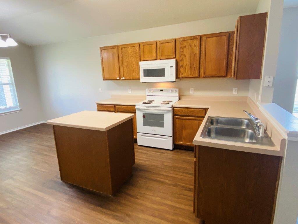 124 Easy St, Hutto, TX 78634