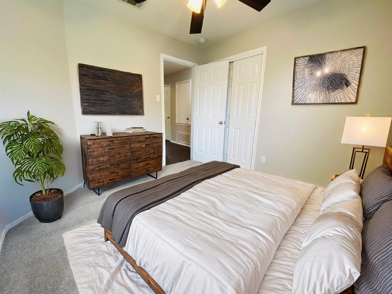 124 Easy St, Hutto, TX 78634