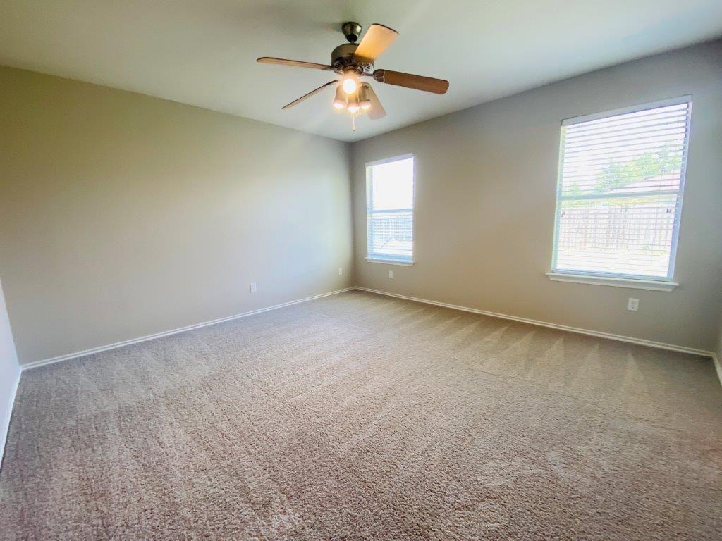 124 Easy St, Hutto, TX 78634