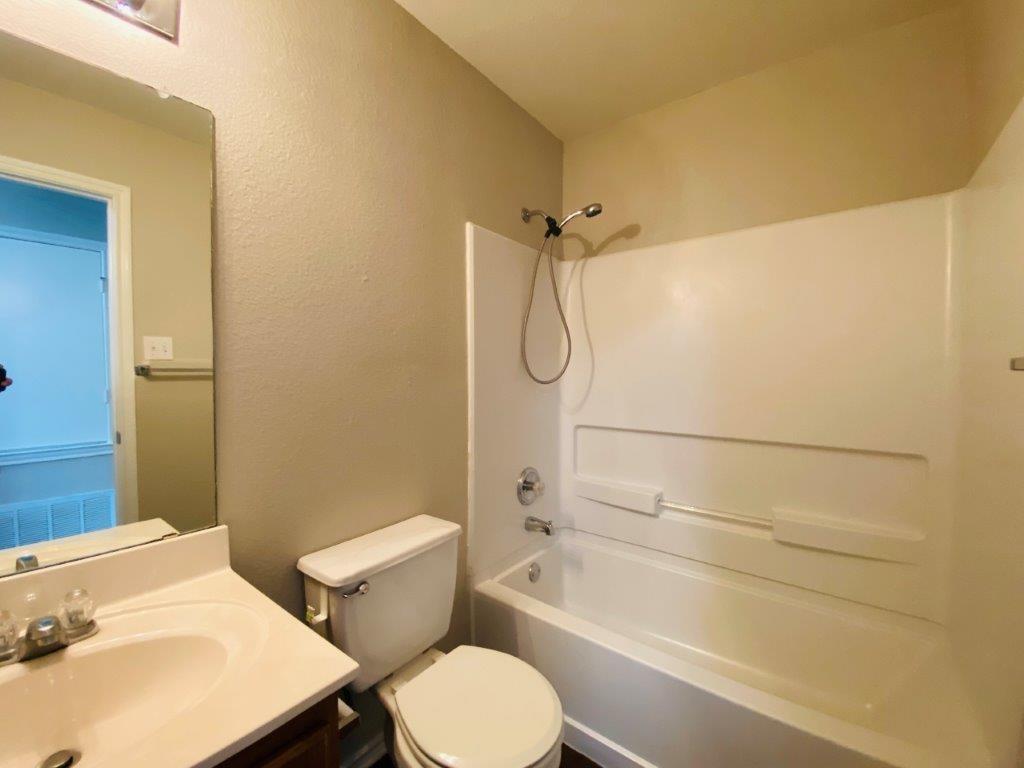 124 Easy St, Hutto, TX 78634