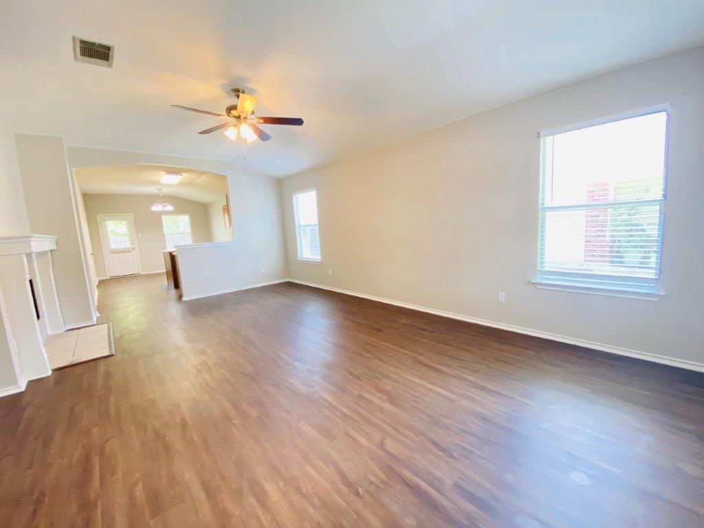 124 Easy St, Hutto, TX 78634