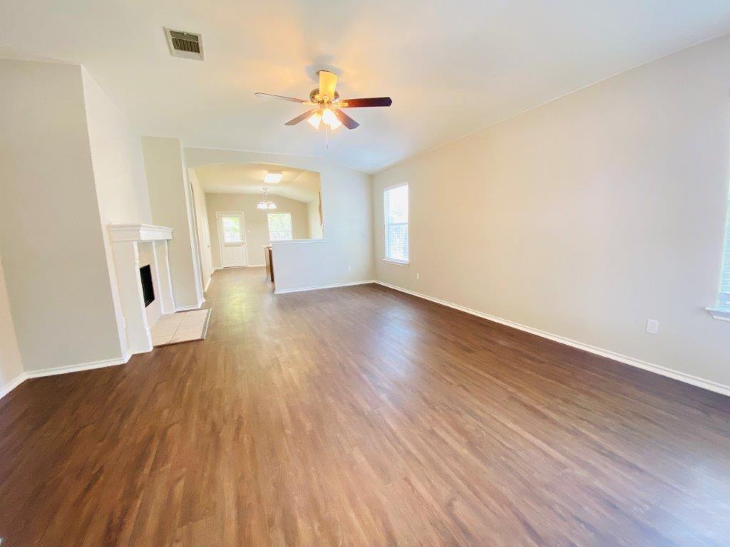 124 Easy St, Hutto, TX 78634