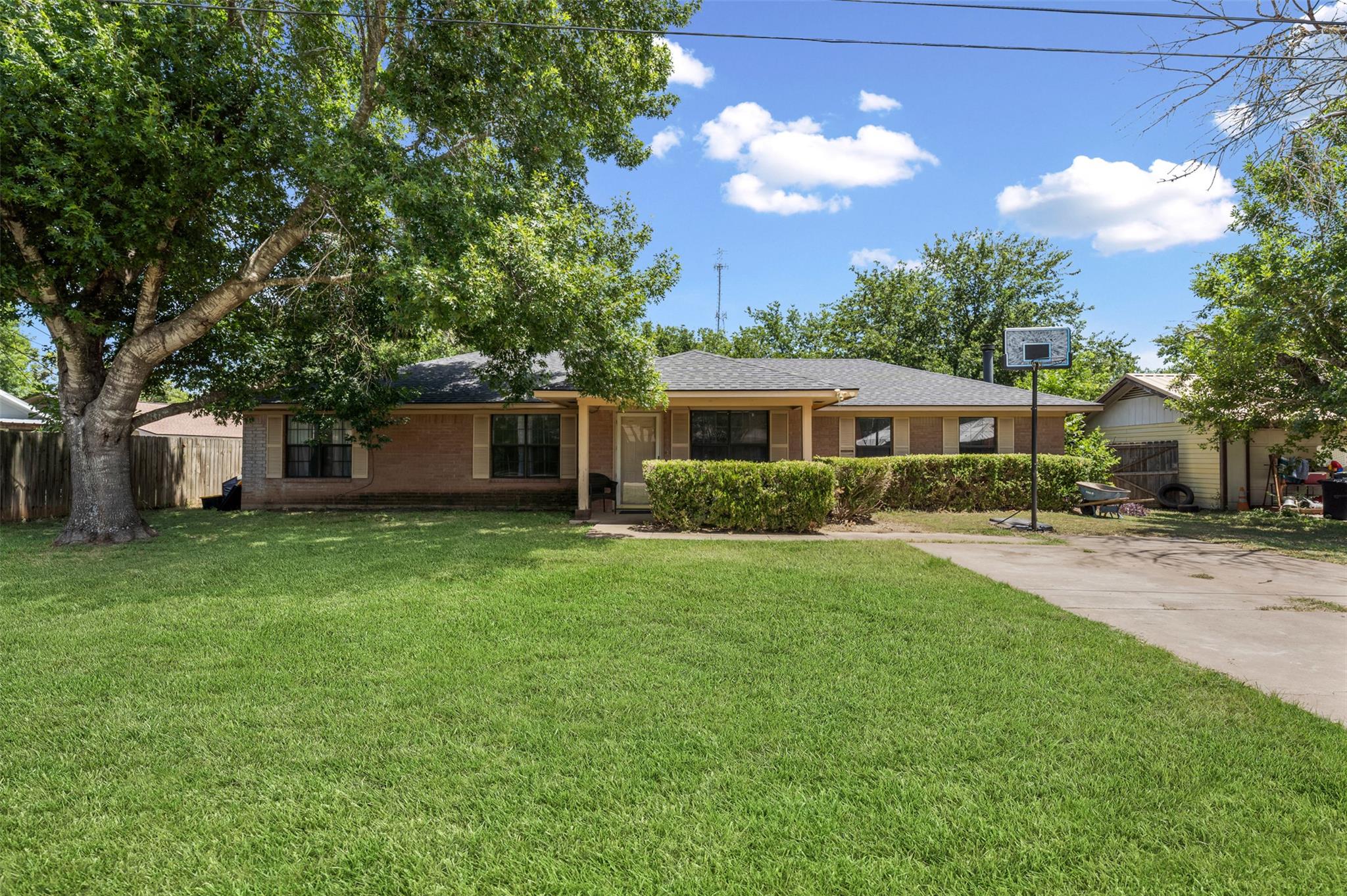 1405 Oak Park Ln, Salado, TX 76571