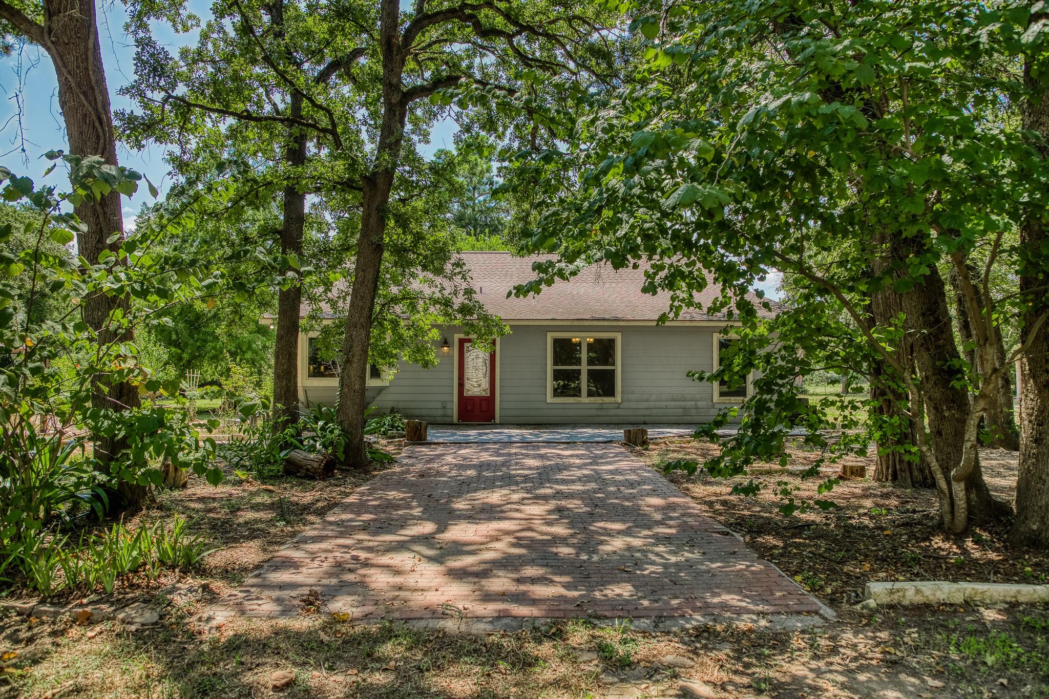 1790 CR 401, Dime Box, TX 77853