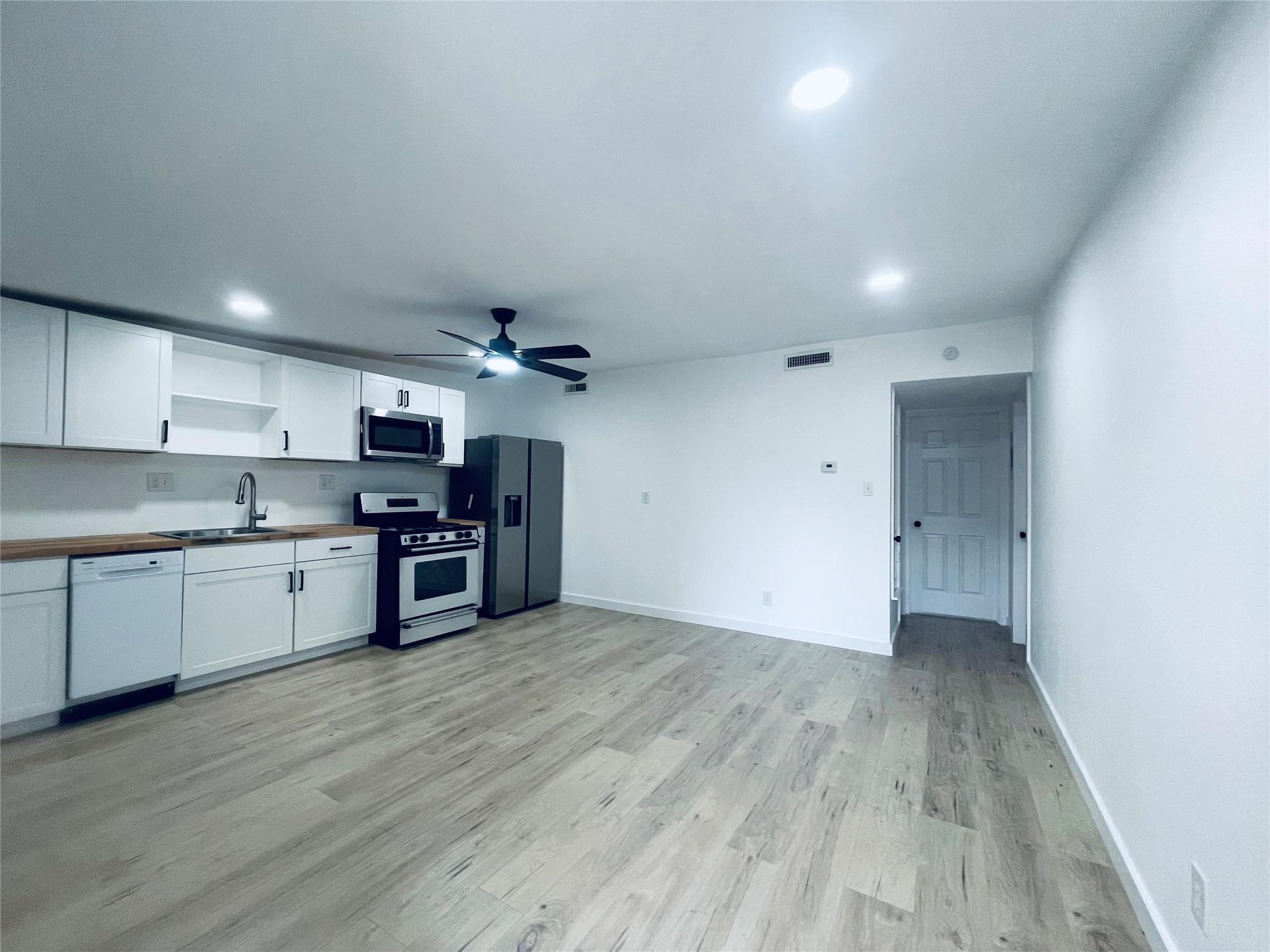 7107 Guadalupe St # 202, Austin, TX 78752