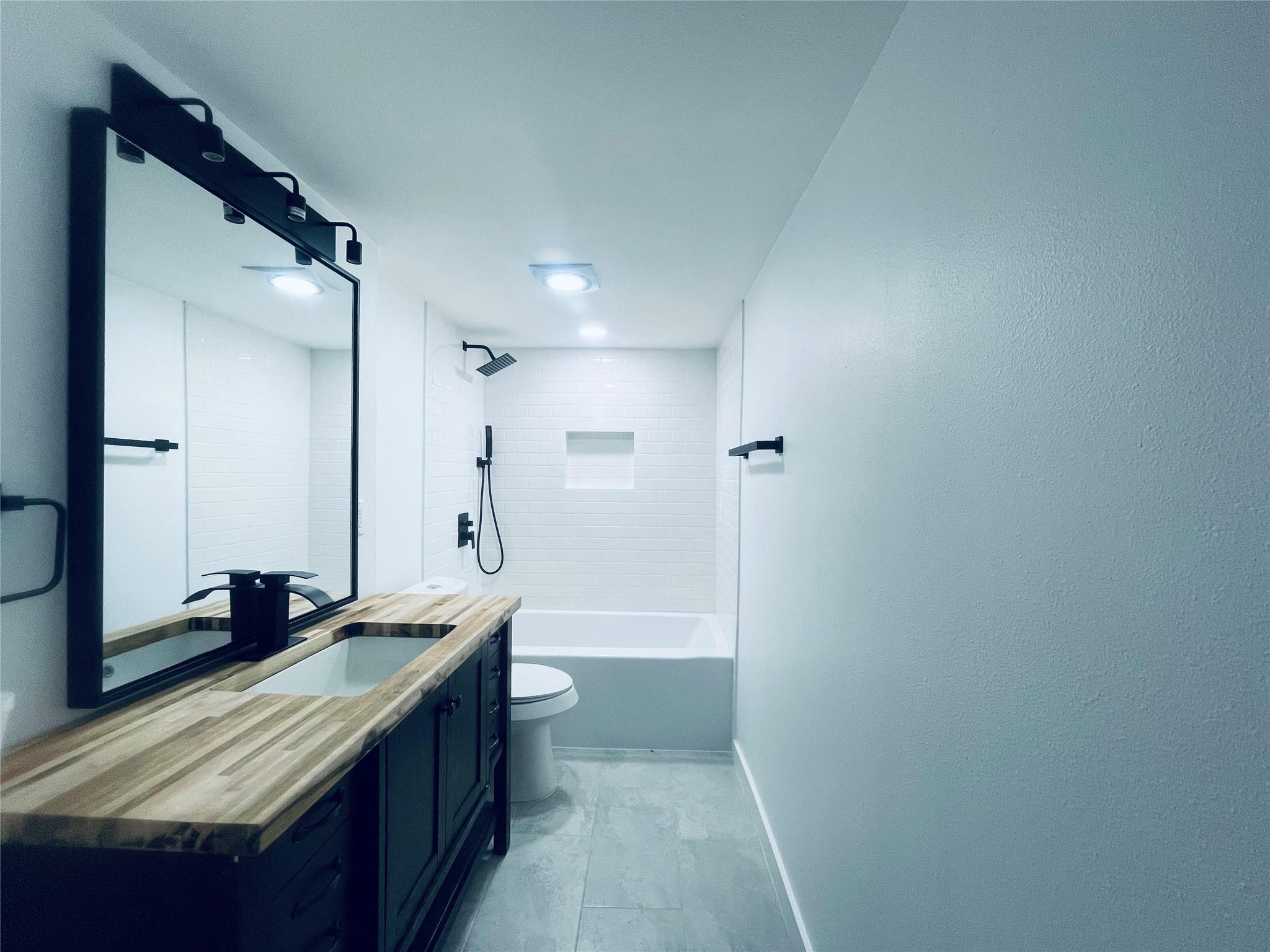 7107 Guadalupe St # 202, Austin, TX 78752