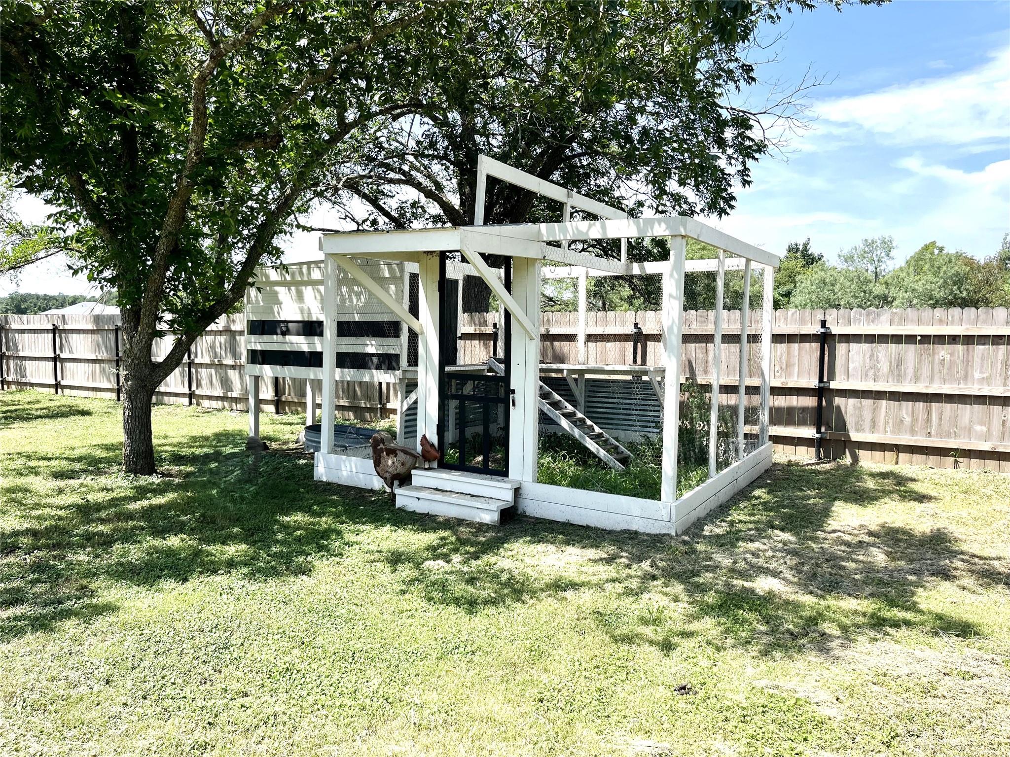 175 Columbus St, McDade, TX 78650