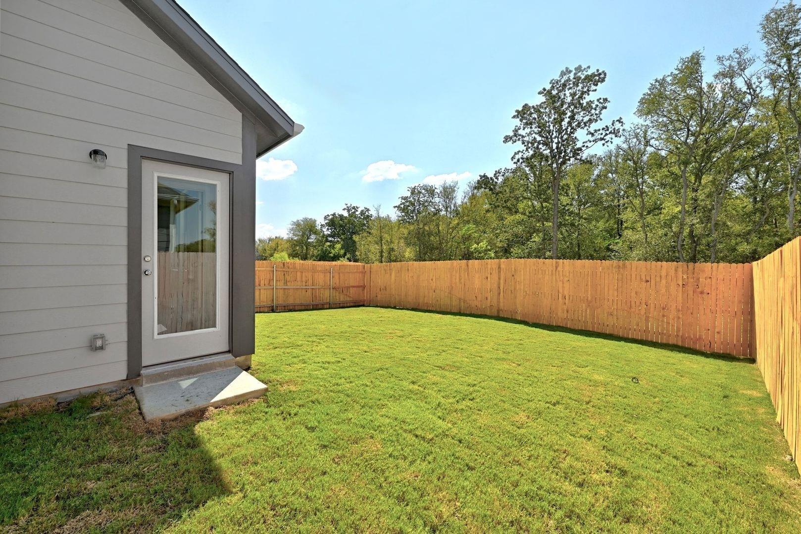 320 Bendecido Loop, Elgin, TX 78621