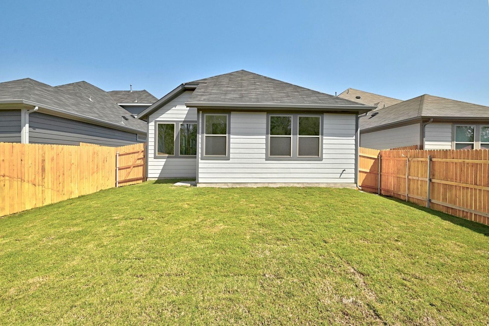 320 Bendecido Loop, Elgin, TX 78621