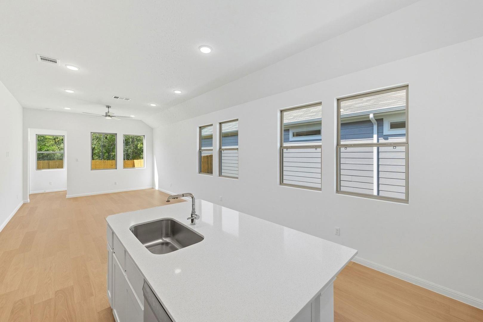 320 Bendecido Loop, Elgin, TX 78621