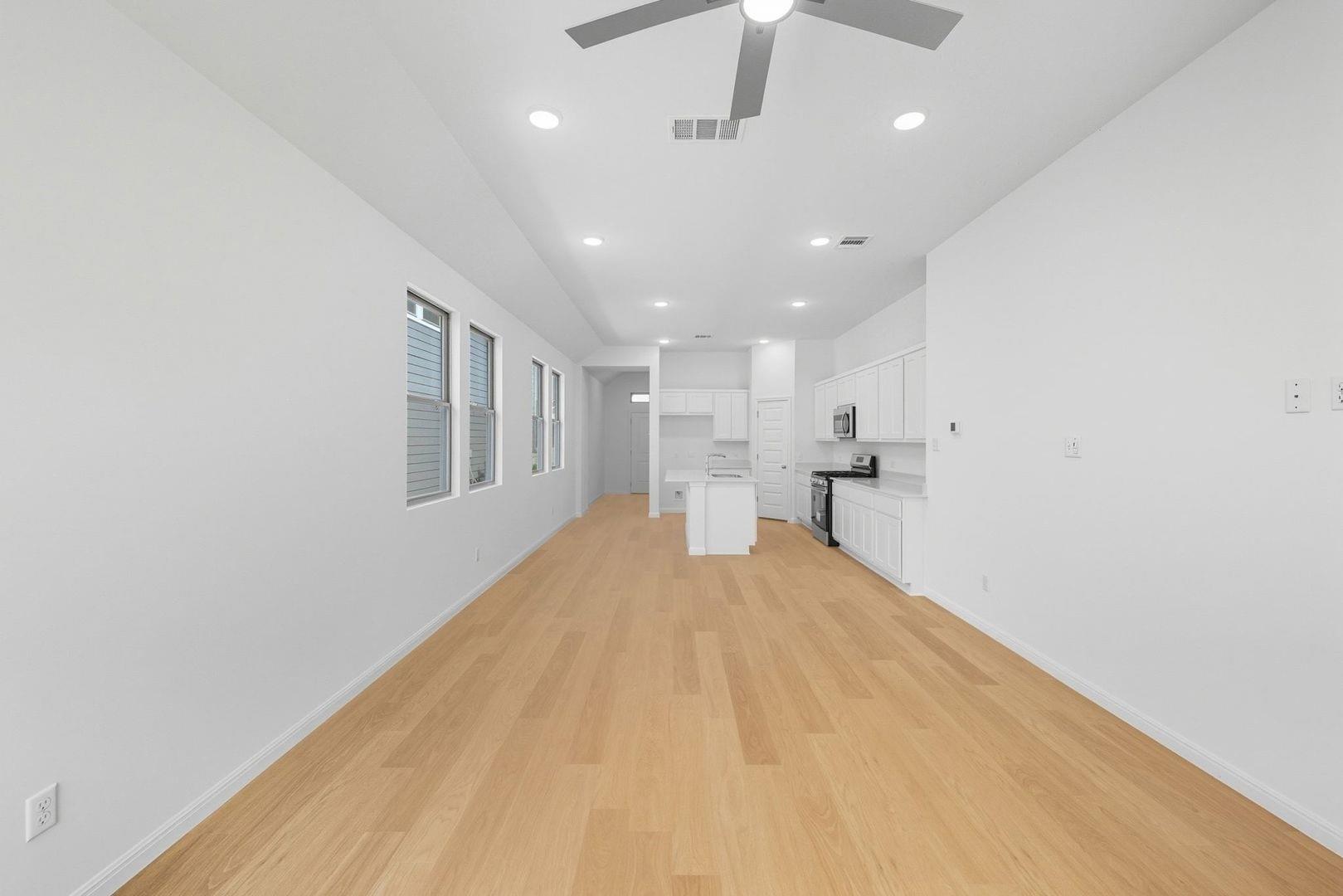 320 Bendecido Loop, Elgin, TX 78621