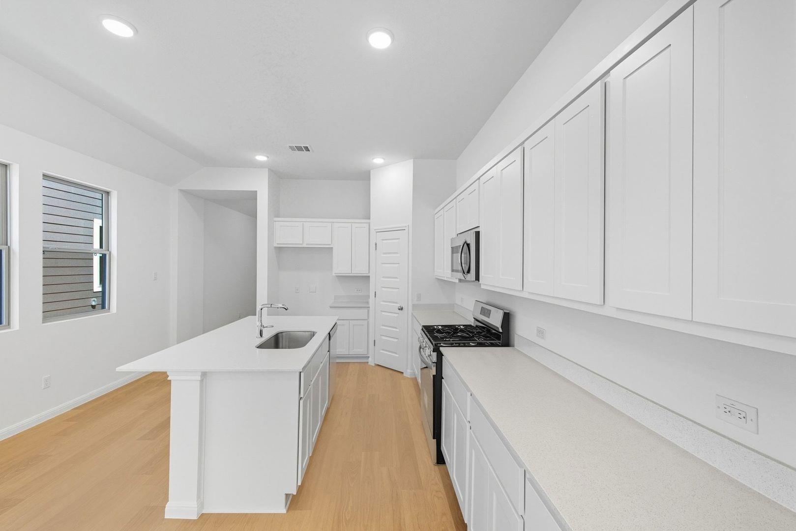 320 Bendecido Loop, Elgin, TX 78621