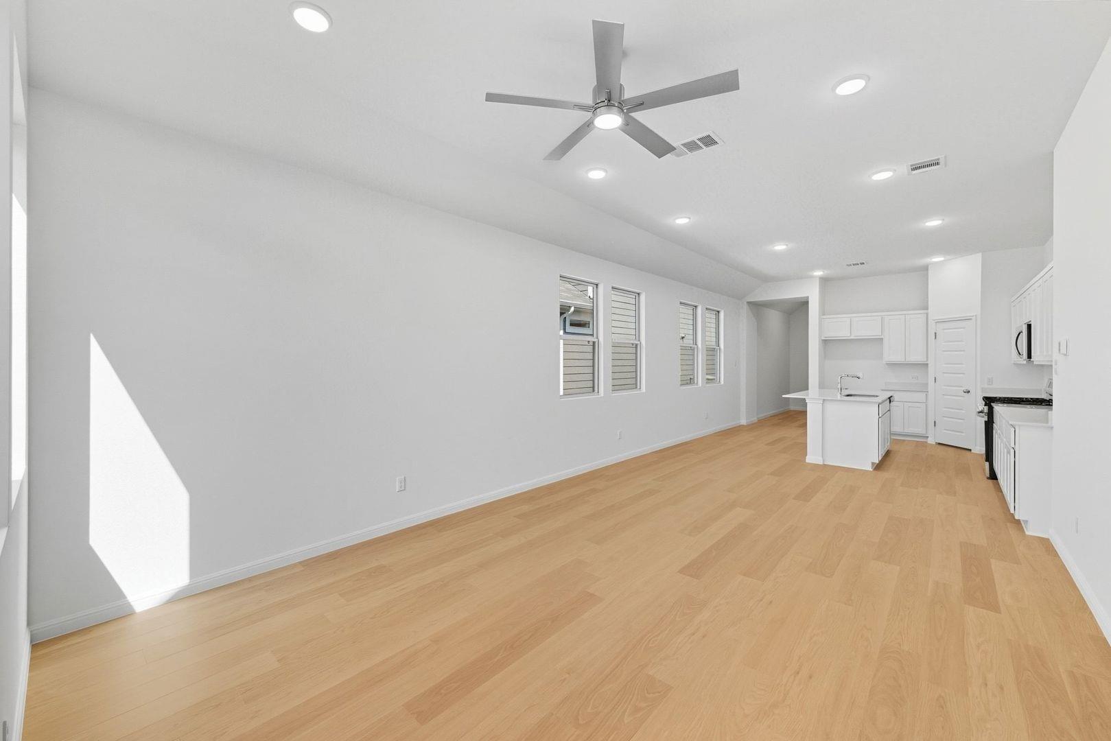 320 Bendecido Loop, Elgin, TX 78621