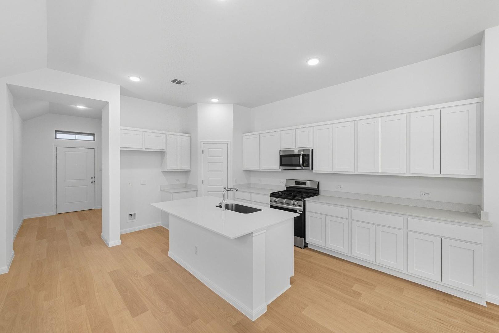 320 Bendecido Loop, Elgin, TX 78621