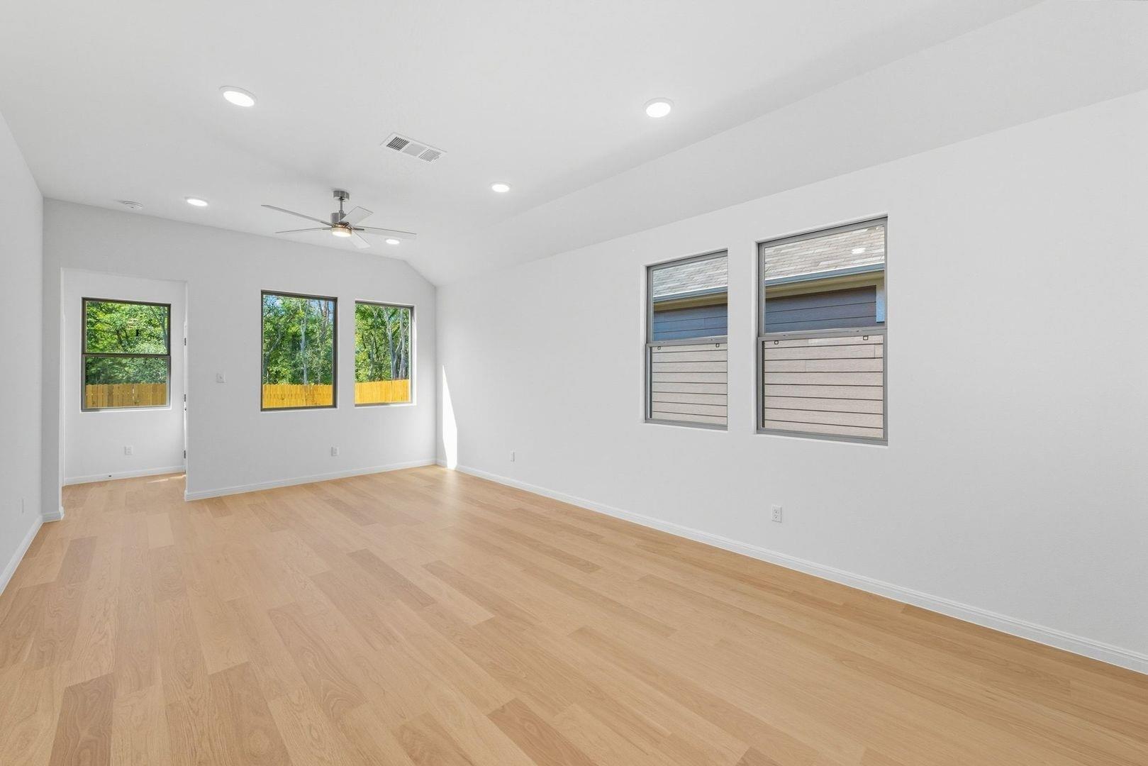 320 Bendecido Loop, Elgin, TX 78621