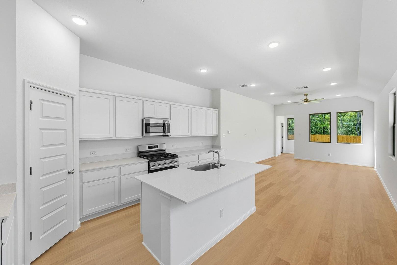 320 Bendecido Loop, Elgin, TX 78621