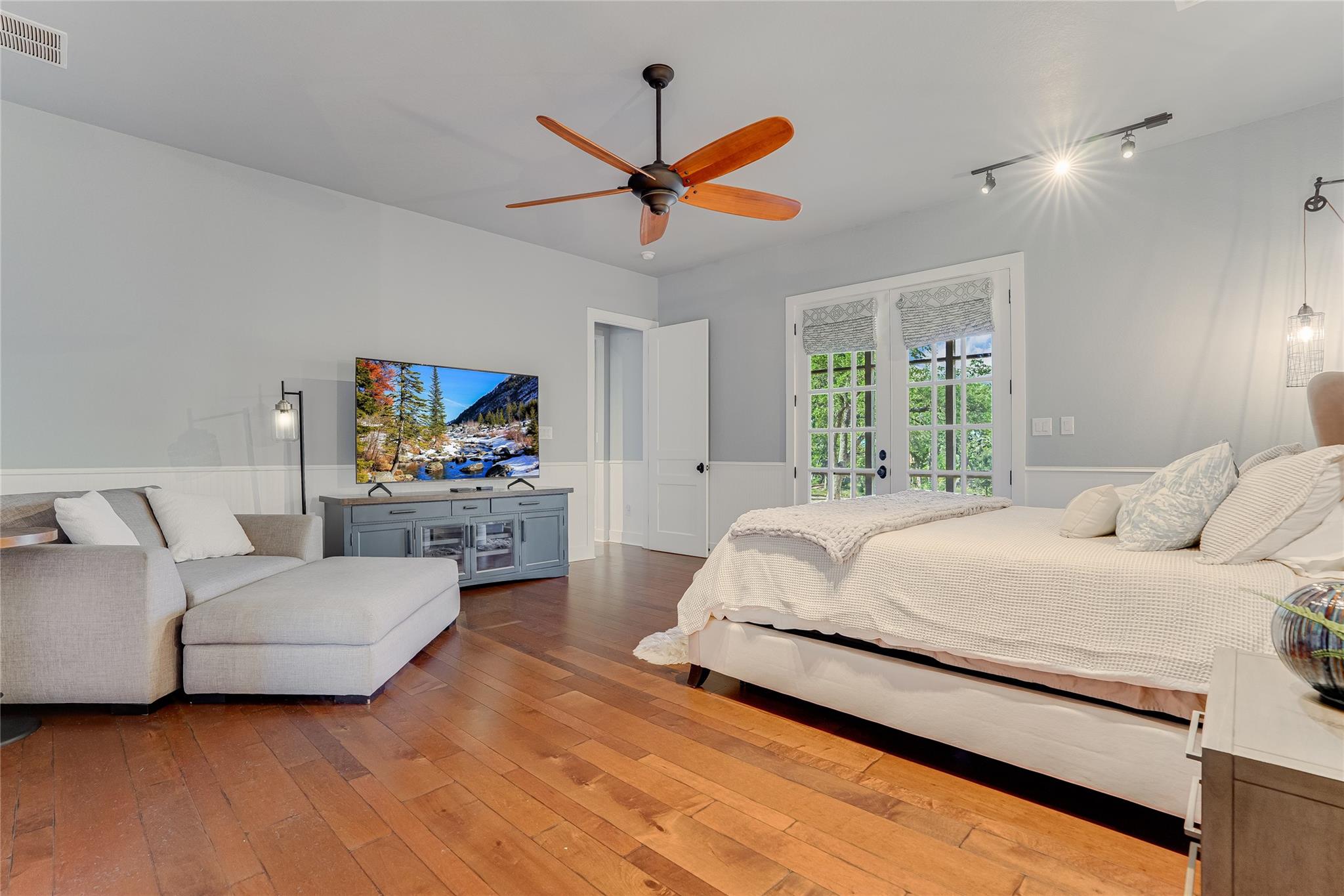 725 Blue Sky Ln, Wimberley, TX 78676