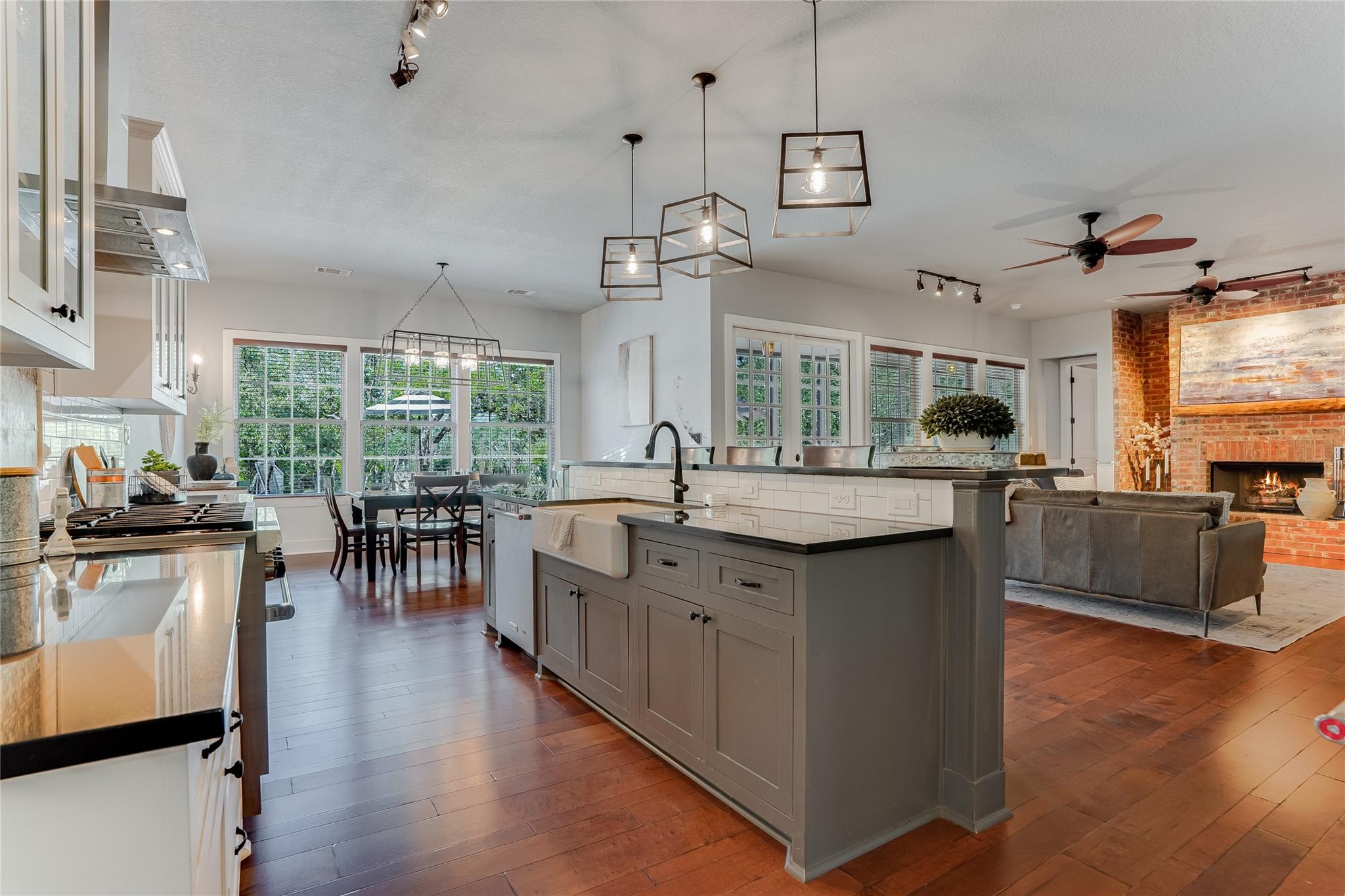 725 Blue Sky Ln, Wimberley, TX 78676