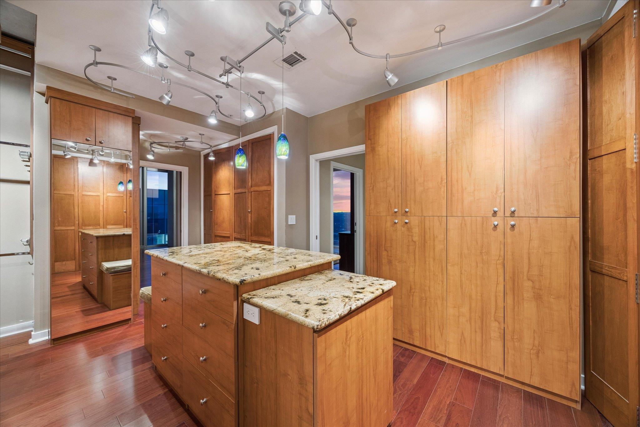 360 Nueces St # 3504, Austin, TX 78701