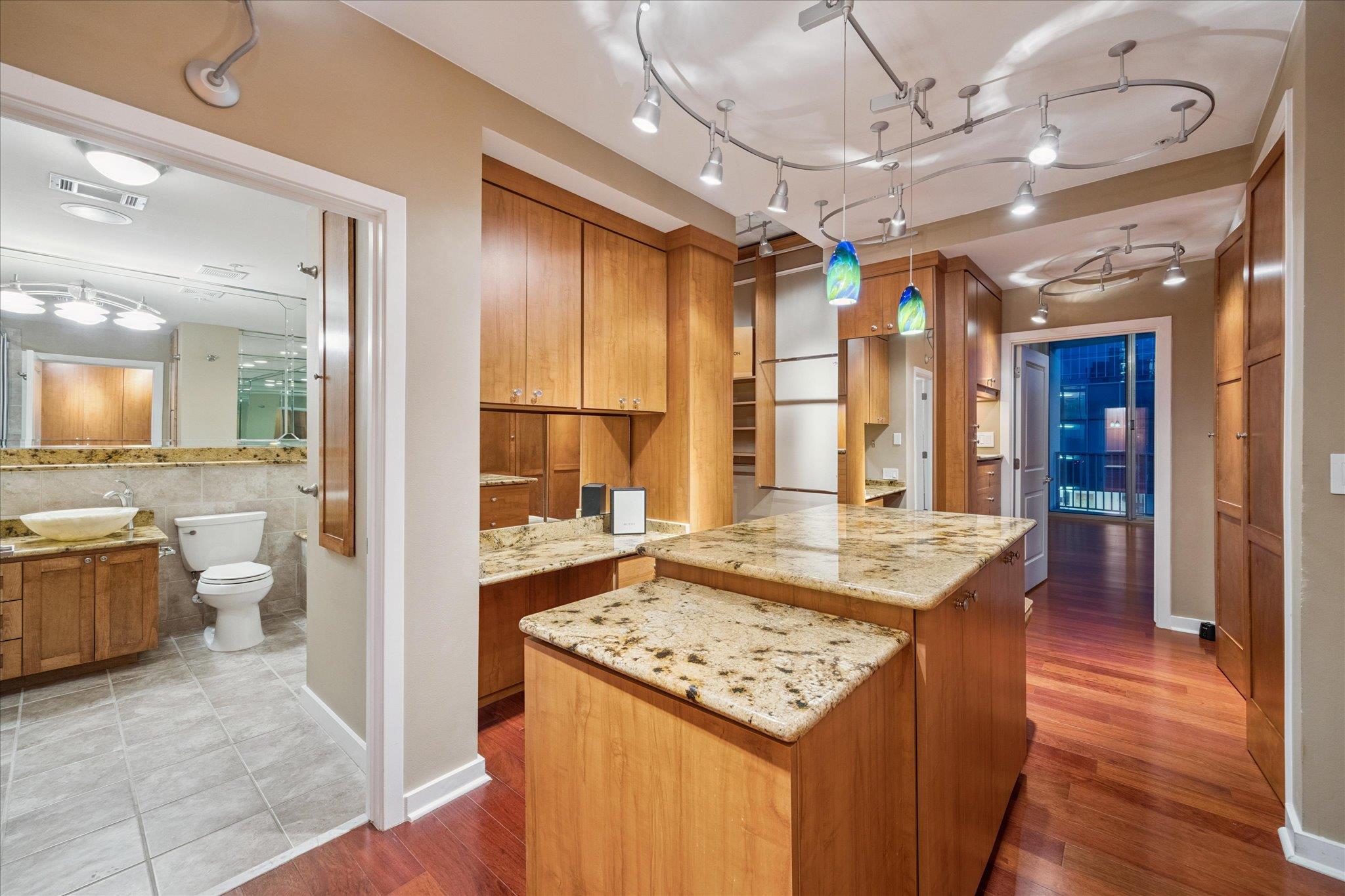 360 Nueces St # 3504, Austin, TX 78701