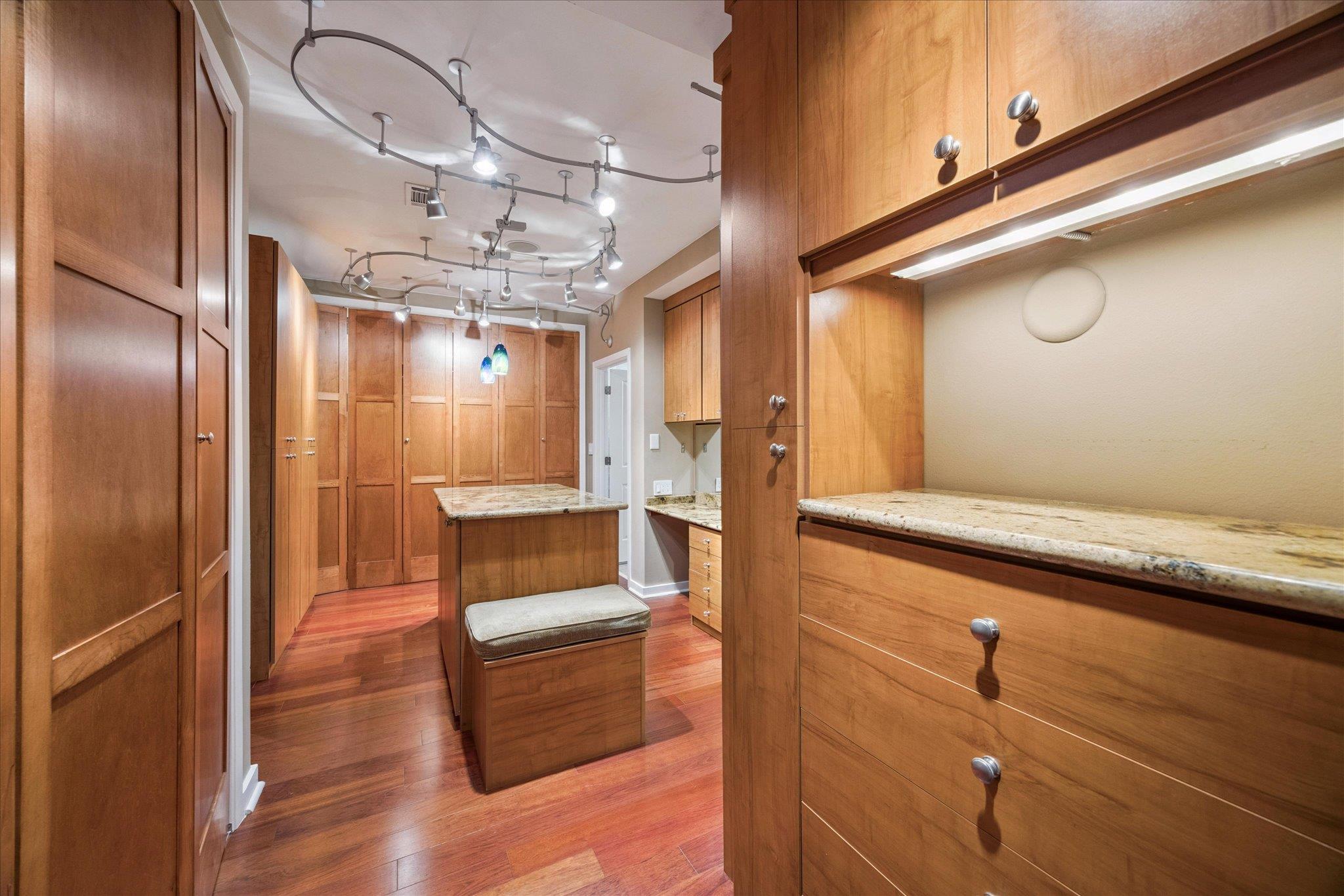 360 Nueces St # 3504, Austin, TX 78701