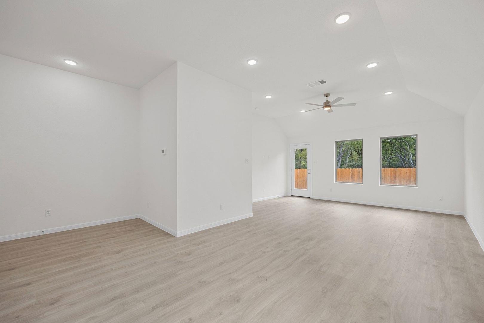 326 Bendecido Loop, Elgin, TX 78621