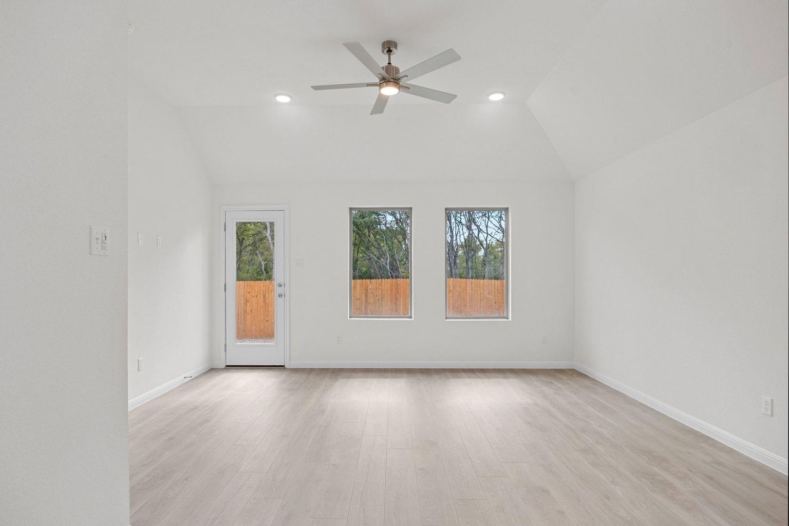 326 Bendecido Loop, Elgin, TX 78621